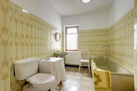 24 The Ridgeway, London, NW11 8TB