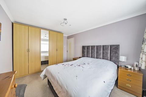 4, Conifer Court The Crescent, Ashford, TW15 2SY