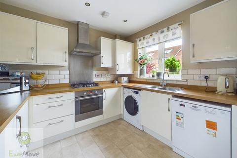 2 bedroom semi-detached house for sale, The Fields, Hoo St. Werburgh, Rochester ME3 9FW