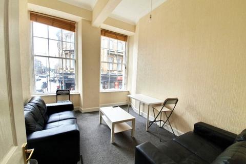 4 bedroom flat to rent, South Bridge, Edinburgh EH1