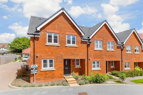 4 bedroom end of terrace house for sale, Corden Place, Pulborough, West Sussex