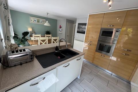 8 Parc Dan Y Bryn, Tonyrefail, Porth, CF39 8JS