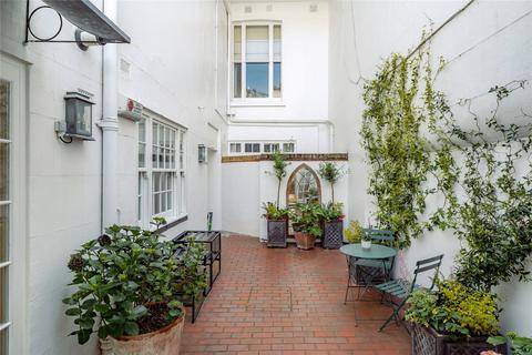 1 bedroom apartment for sale, Cranley Gardens, South Kensington, SW7
