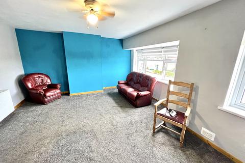 2 bedroom maisonette to rent, Esher Road, West Bromwich B71