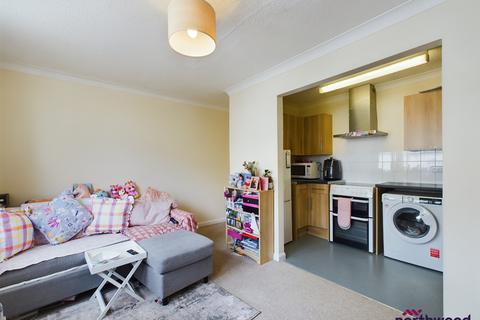 2 bedroom flat for sale, Leaf Hall Road, Eastbourne, BN22