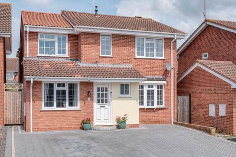3 Low Fold Close, Worcester, WR2 5UE