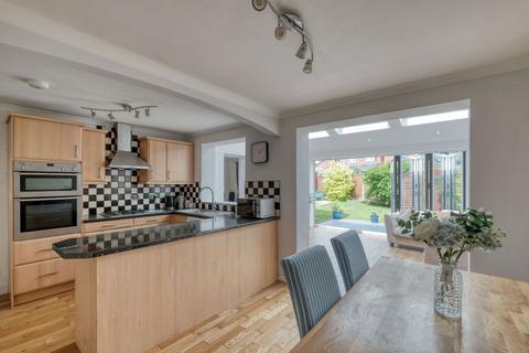 3 Low Fold Close, Worcester, WR2 5UE