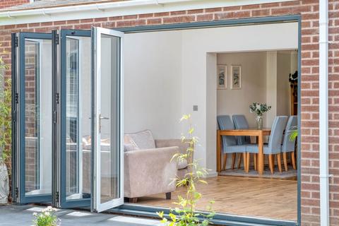 3 Low Fold Close, Worcester, WR2 5UE