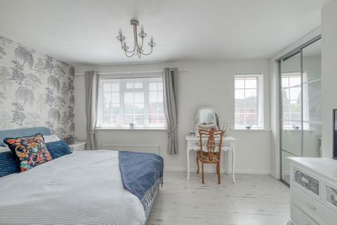 3 Low Fold Close, Worcester, WR2 5UE