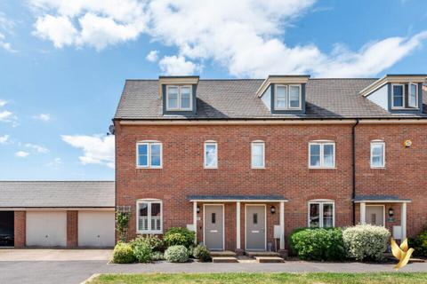 3 bedroom end of terrace house for sale, Worcester WR5