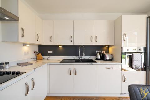 62 Dalziel Drive, Whittington, Worcester, WR5 2QY