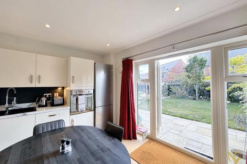 62 Dalziel Drive, Whittington, Worcester, WR5 2QY