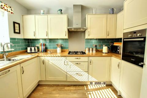 45 Renfields, Haywards Heath, RH16 4UG
