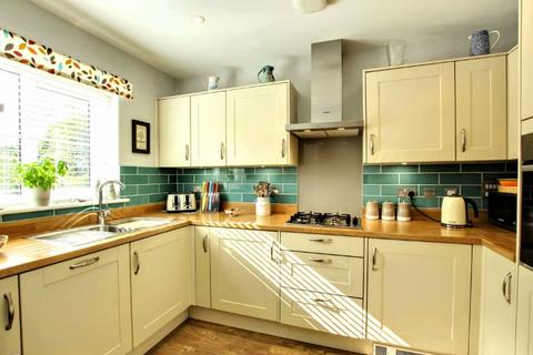 45 Renfields, Haywards Heath, RH16 4UG