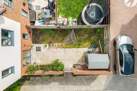 31 Freeman Close, Castle Hill, Swanscombe, DA10 1BY