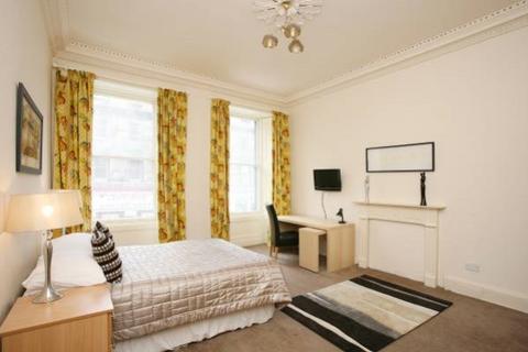 5 bedroom flat to rent, South Clerk Street, Edinburgh EH8