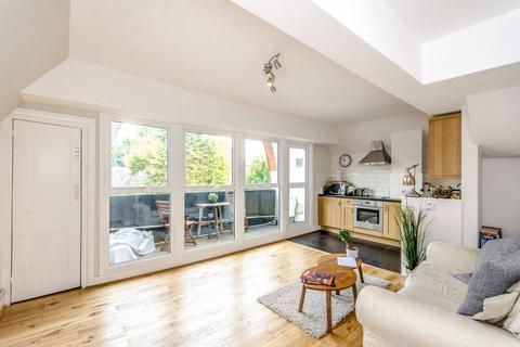2 bedroom flat for sale, Archway Road, Archway, London, N6