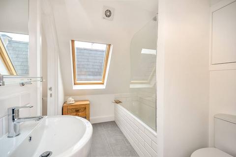 2 bedroom flat for sale, Archway Road, Archway, London, N6