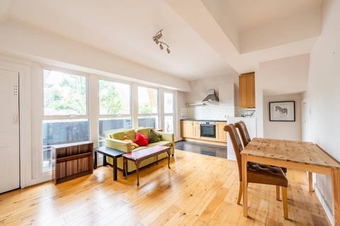 2 bedroom flat for sale, Archway Road, Archway, London, N6