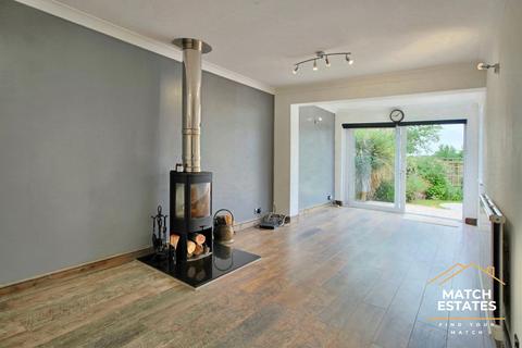 12 Grasmere Gardens, Folkestone, CT19 5JN