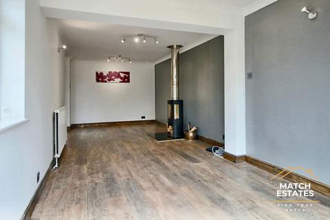 12 Grasmere Gardens, Folkestone, CT19 5JN