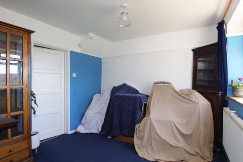 8 Heol Islwyn, Tonyrefail, Porth, CF39 8NR
