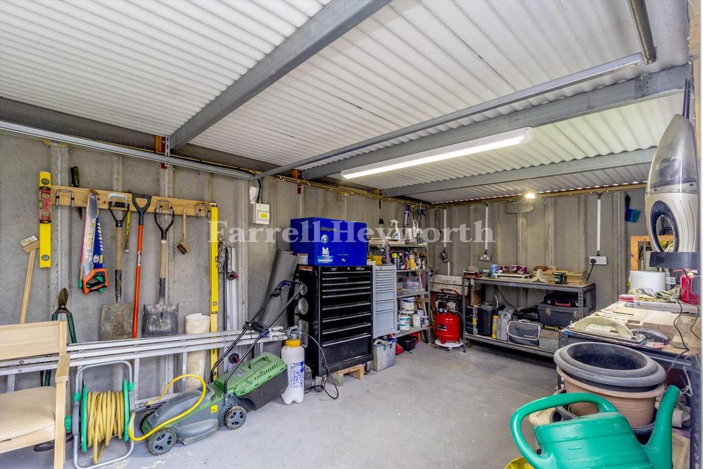 Garage/Workshop