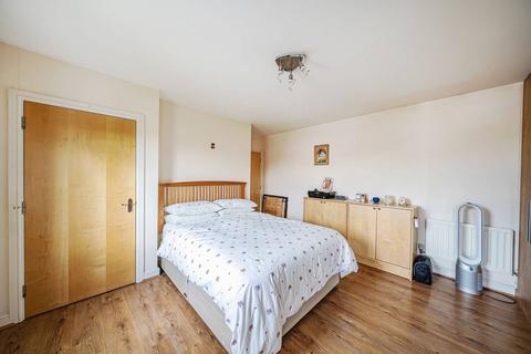2 bedroom flat for sale, High Road, Harrow Weald, Harrow, HA3