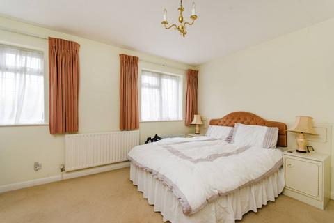 3 bedroom semi-detached house to rent, Thrush Green, North Harrow, Harrow, HA2