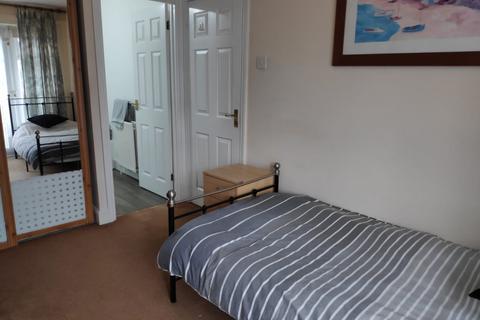 House share to rent, Mill Street, Redhill