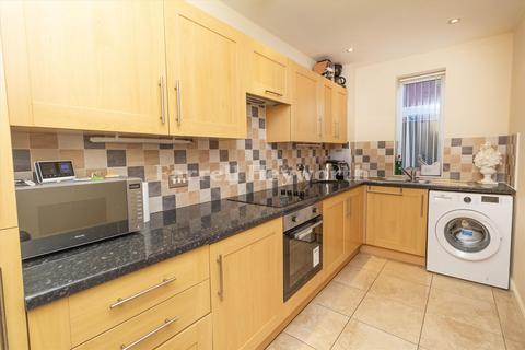 3 bedroom flat for sale, Blackpool FY4