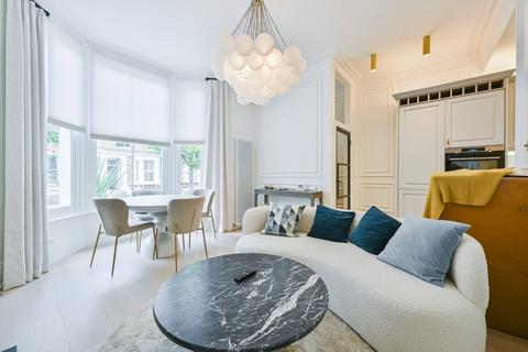 28b Westwick Gardens, London, W14 0BU