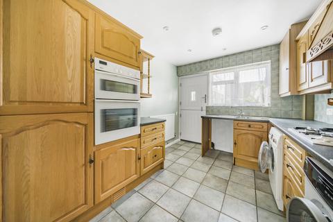 8 Quakers Way, Fairlands, Guildford, GU3 3NF