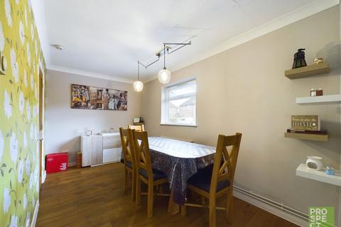 3 bedroom bungalow to rent, Hayley Green, Warfield, Berkshire, RG42