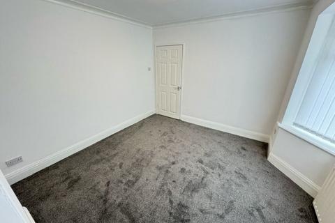 3 bedroom semi-detached house to rent, Roxholme Grove Leeds LS7 4JJ