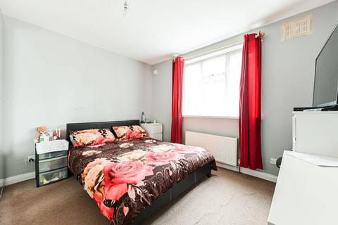 2 bedroom flat for sale, Eton Court, North Wembley, Wembley, HA0