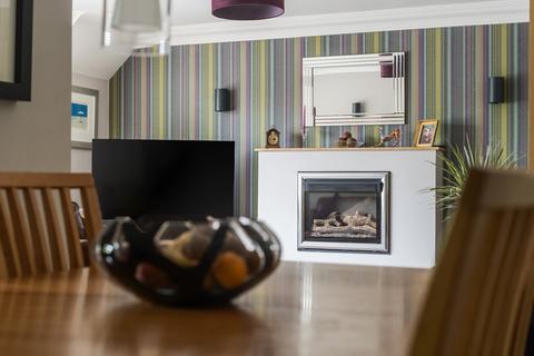 Flat 3, The Carltons Beech Road, Haslemere, GU27 2BX