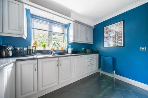 Flat 3, The Carltons Beech Road, Haslemere, GU27 2BX