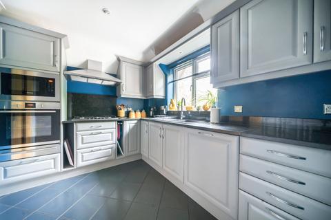 Flat 3, The Carltons Beech Road, Haslemere, GU27 2BX
