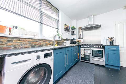 16 Heathcroft Crescent, Leeds, LS11 8UA