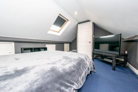 16 Heathcroft Crescent, Leeds, LS11 8UA
