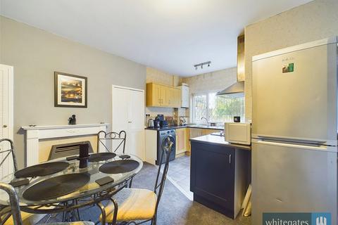 8 Cross Road, Idle, Bradford, BD10 9RT