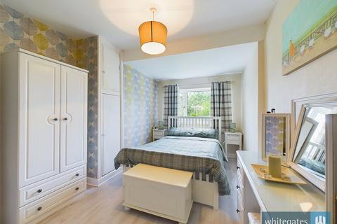 8 Cross Road, Idle, Bradford, BD10 9RT