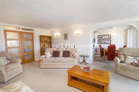 2 bedroom flat for sale, St. Annes Road West, Lytham St. Annes FY8