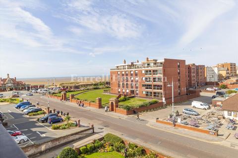 2 bedroom flat for sale, St. Annes Road West, Lytham St. Annes FY8