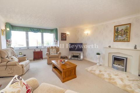 2 bedroom flat for sale, St. Annes Road West, Lytham St. Annes FY8