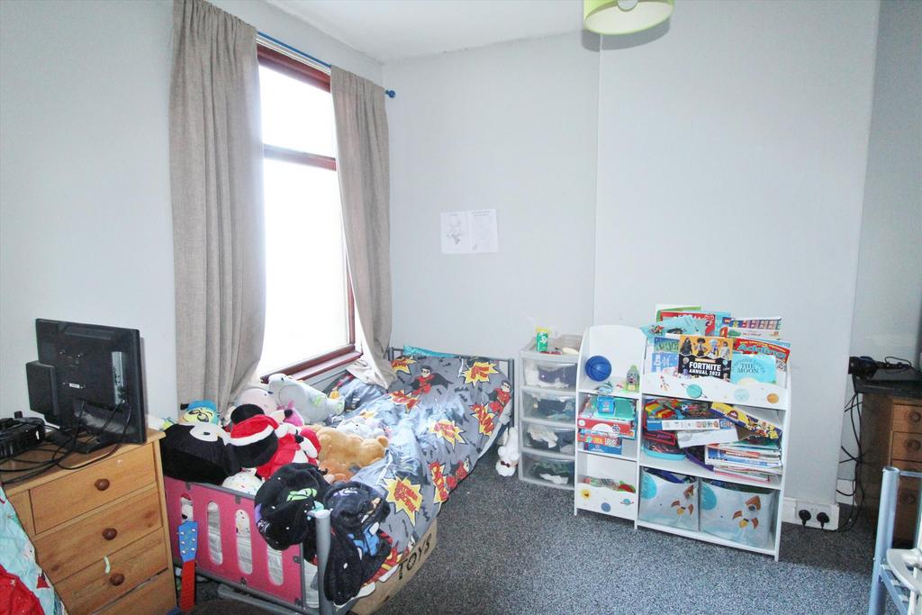 Middle Bedroom