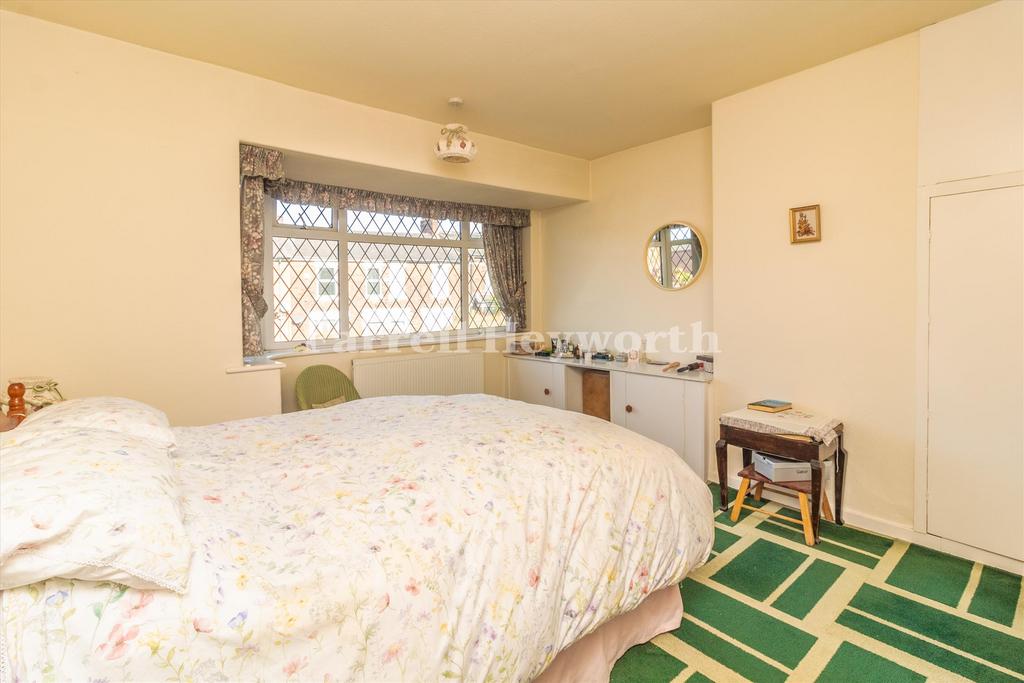 Bedroom 1 image 2