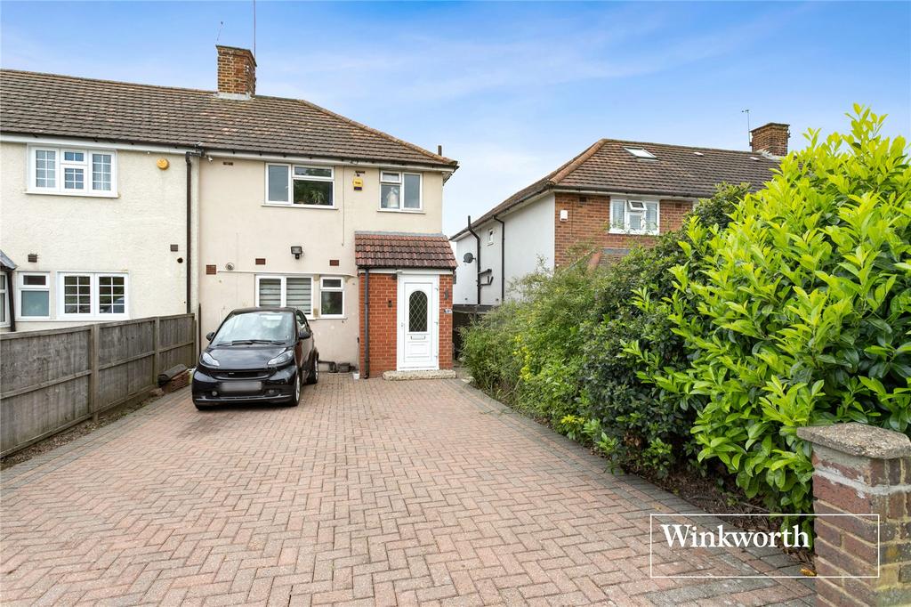 Mays Lane, EN5 3 bed end of terrace house for sale £575,000