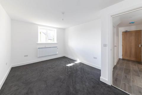 2 bedroom flat to rent, Cricket Road, Cowley